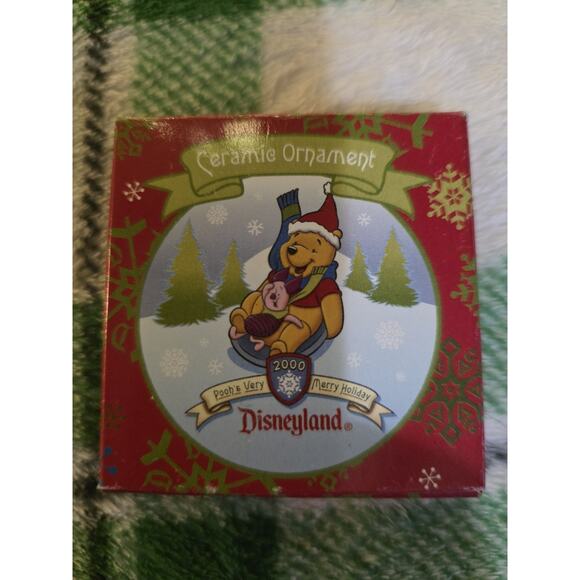 VTG Disney’s Pooh’s Very Merry Holiday “2000” ceramic Christmas Ornament - Picture 1 of 4